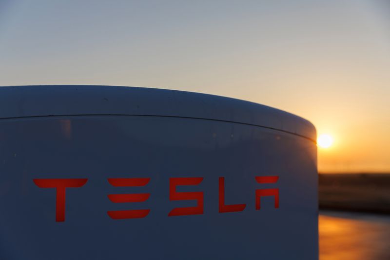 &copy; Reuters. A Tesla supercharging station is seen in the early morning sun, in Kettleman City, California, U.S., January 25, 2023.  REUTERS/Mike Blake