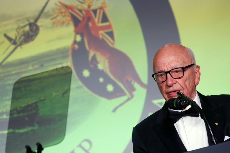 © Reuters. FILE PHOTO: News Corp CEO Rupert Murdoch delivers remarks at an event commemorating the 75th anniversary of the Battle of the Coral Sea, aboard the USS Intrepid Sea, Air and Space Museum in New York, U.S. May 4, 2017. REUTERS/Jonathan Ernst
