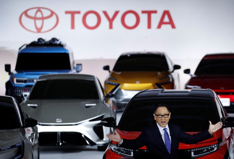 &copy; Reuters. FILE PHOTO: Toyota Motor Corporation President Akio Toyoda speaks at a briefing on the company's strategies on battery EVs in Tokyo, Japan December 14, 2021. REUTERS/Kim Kyung-Hoon