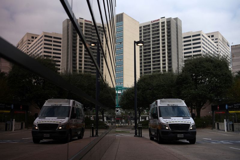 &copy; Reuters. An ambulance is parked outside of Texas Children's Hospital as the Omicron variant of the coronavirus continues to spread through the country in Houston, Texas, U.S., December 29, 2021.  REUTERS/Callaghan O'Hare