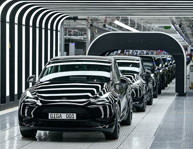 &copy; Reuters. Carros Model Y na fábrica da Tesla em Gruenheide, Alemanha, 02/032022. Patrick Pleul/Pool via REUTERS 