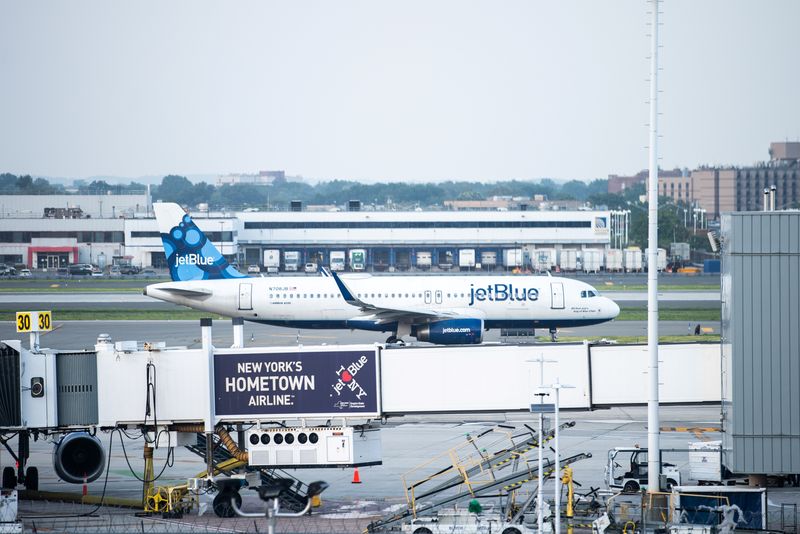 &copy; Reuters. A JetBlue aeroplane is seen at JFK International Airport in the Queens borough of New York City, New York, U.S., August 11, 2021. REUTERS/Jeenah Moon