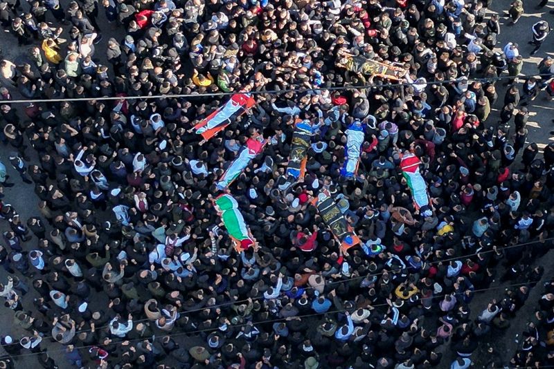 &copy; Reuters. Funeral de palestinos mortos em confrontos com tropas israelenses, em Jenin
26/01/2023
REUTERS/Mohamad Torokman