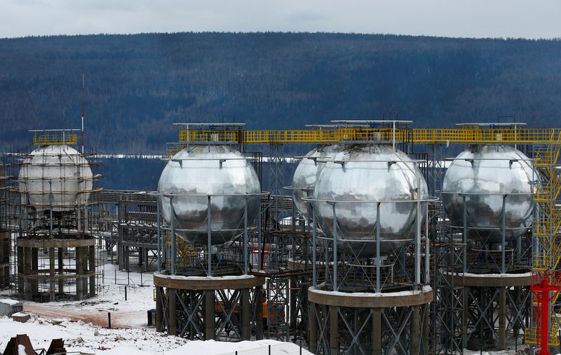 &copy; Reuters. FILE PHOTO: A general view shows tanks for liquefied petroleum gases (LPG) at a facility owned by Irkutsk Oil Company (INK) in the Irkutsk Region, Russia March 9, 2019. REUTERS/Vasily Fedosenko/File Photo