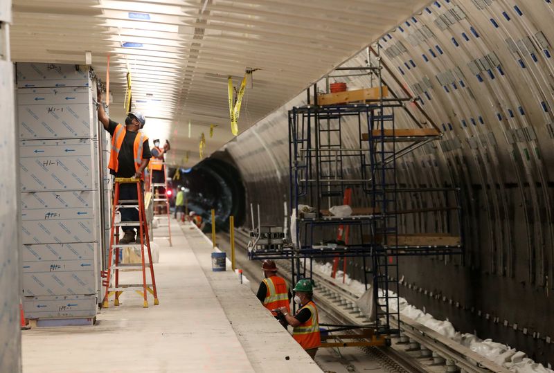 © Reuters. Work continues on a train platform and tracks inside the Metropolitan Transportation Authority (MTA) East Side Access train complex, the MTA's largest capitol project of terminal and concourses beneath Grand Central Terminal, which will provide Long Island Railroad service to Grand Central and the East Side of Manhattan, during a media tour of the site in New York, U.S., May 27, 2021. REUTERS/Mike Segar