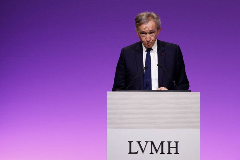 &copy; Reuters. Bernard Arnault, Chairman and CEO of LVMH Moet Hennessy Louis Vuitton, speaks during a news conference to present the 2022 annual results of LVMH in Paris, France, January 26, 2023. REUTERS/Gonzalo Fuentes