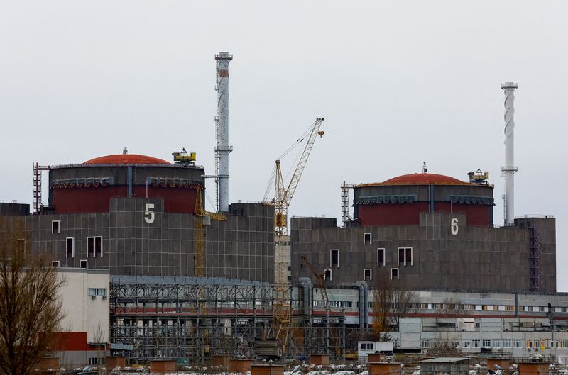 &copy; Reuters. 　１月２６日、国際原子力機関（ＩＡＥＡ）のグロッシ事務局長は、ロシア軍の支配下にあるウクライナ南部のザポロジエ原子力発電所周辺で大きな爆発があったとし、原発周辺に安全地帯