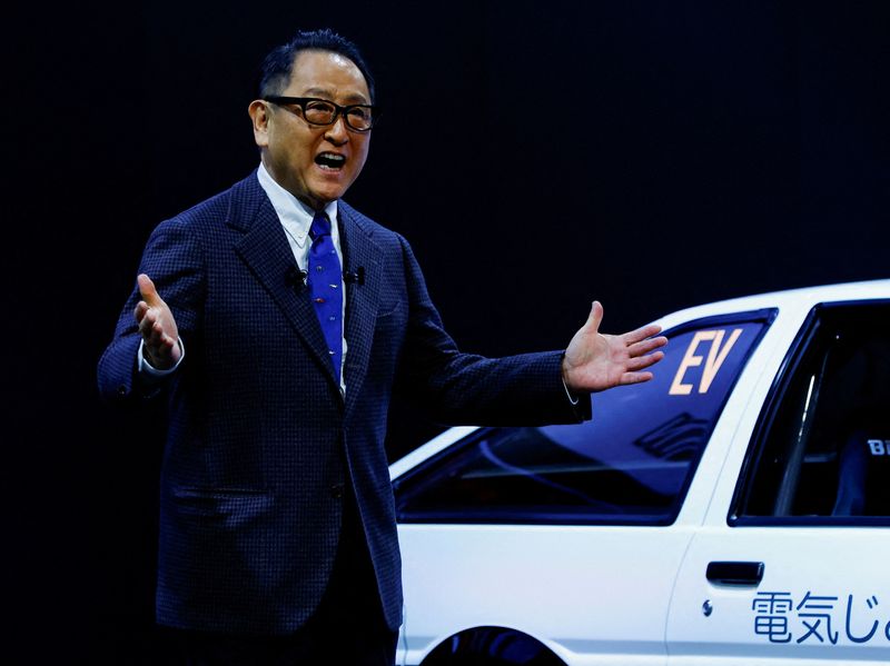 &copy; Reuters. FILE PHOTO: Toyota Motor Corp President Akio Toyoda gestures at an event for Toyota GAZOO Racing and LEXUS at Tokyo Auto Salon 2023 at Makuhari Messe in Chiba, east of Tokyo, Japan, Jan. 13, 2023. REUTERS/Kim Kyung-Hoon