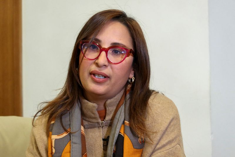 &copy; Reuters. الناشطة التونسية شيماء عيسى تتحدث في مقابلة مع رويترز في تونس العاصمة في 24 يناير كانون الثاني 2023. تصوير : جهاد عبداللاوي - رويترز .    