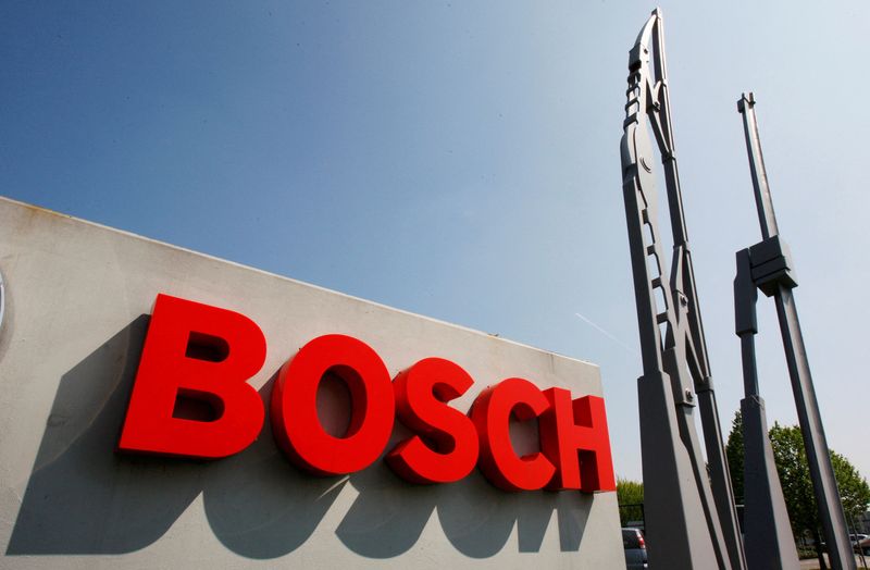 © Reuters. FILE PHOTO: View of the entrance of German automotive parts manufacturer Robert Bosch Belgian plant in Tienen April 21, 2009. REUTERS/Thierry Roge/File Photo