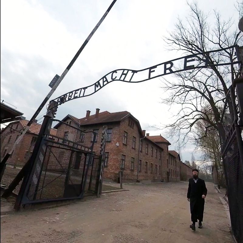 &copy; Reuters. Portão de Auschwitz, em imagem de vídeo de abril de 2021, obtido pela Reuters em 19/01/2023
Triunfo do Espírito/Yochai Hillel/Divulgação via REUTERS