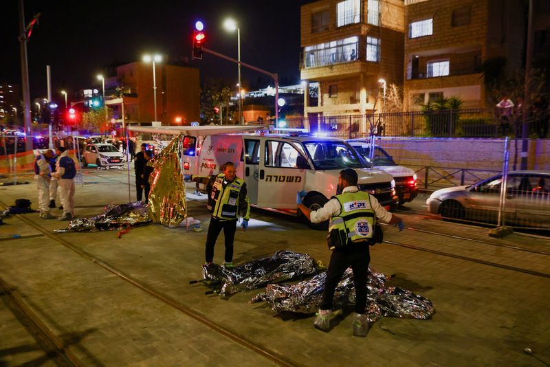 &copy; Reuters. Ataque a sinagoga deixa 7 mortos em escalada da violência na Cisjordânia
27/01/2023
REUTERS/Ronen Zvulun