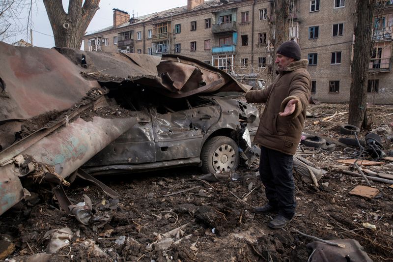 &copy; Reuters. Local resident Serhii stands next to his car destroyed by a Russian missile strike, amid Russia's attack on Ukraine, in Kostiantynivka, Donetsk region, Ukraine January 28, 2023. REUTERS/Oleksandr Ratushniak     