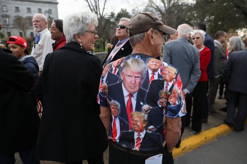 Trump critica demócratas en Nuevo Hampshire y se dirige a Carolina del Sur en arranque de campaña