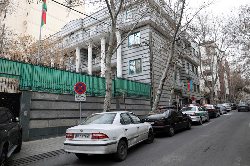 &copy; Reuters. سفارة جمهورية أذربيجان بعد تعرضها  لهجوم من قبل مسلح في طهران يوم 27 يناير كانون الثاني 2022. صورة لرويترز من وكالة أنباء غرب آسيا.