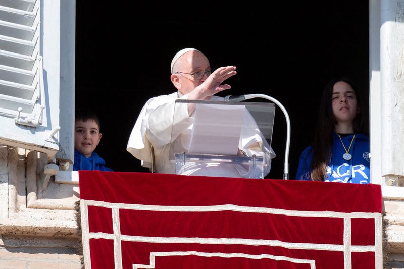 &copy; Reuters. Le pape François dirige la prière de l'Angélus au Vatican. /Photo prise le 29 janvier 2023/via REUTERS/Toby Chopra