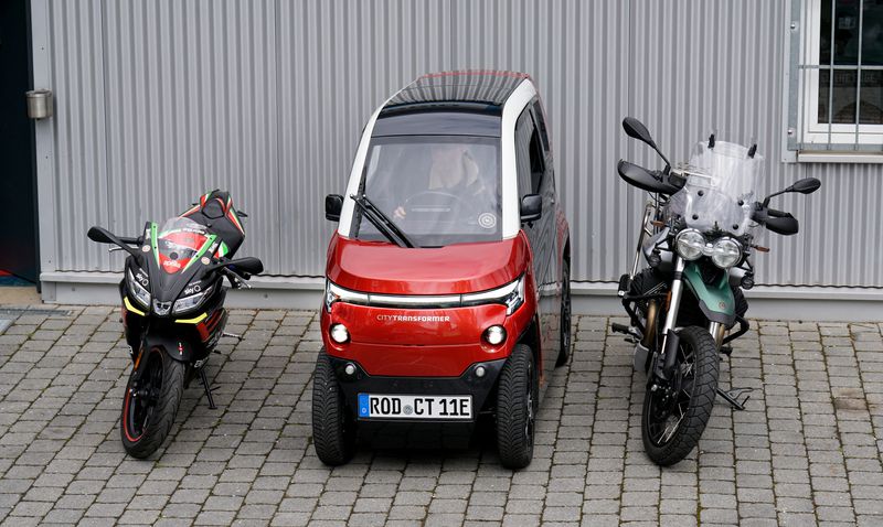 © Reuters. An urban electric vehicle with range of 180 kilometres designed by Israeli startup City Transformer, is shown in this undated photo provided by City Transformer and obtained by Reuters on January 27, 2023. City Transformer/Handout via REUTERS    