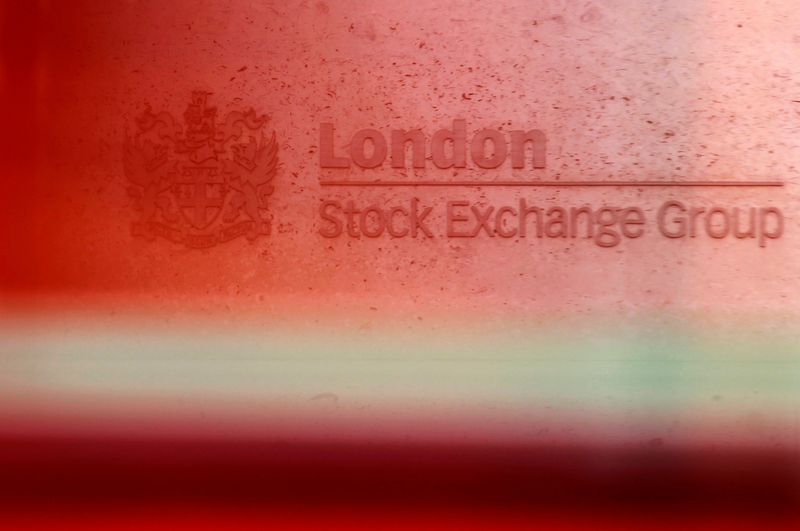&copy; Reuters. A red London bus passes the Stock Exchange in London, Britain, February 9, 2011.   REUTERS/Luke MacGregor/Files