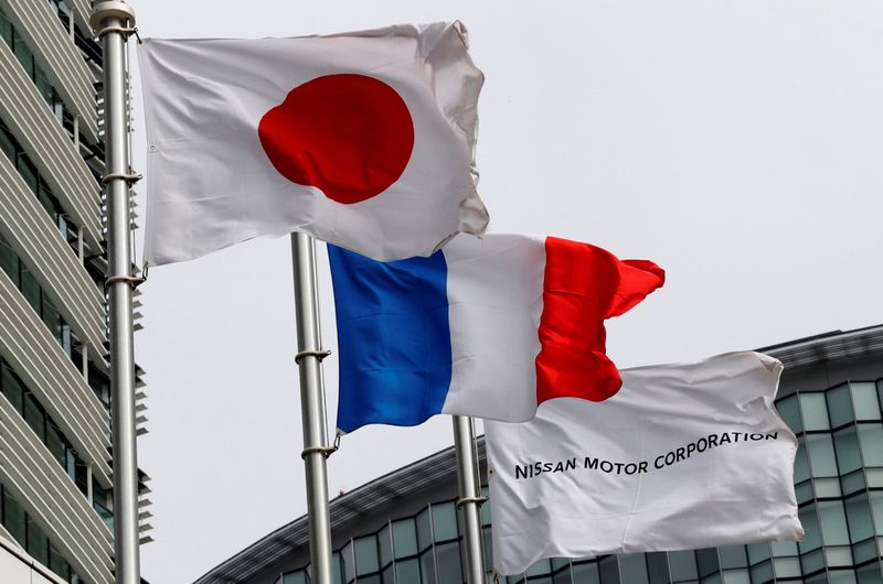 &copy; Reuters. Les drapeaux du Japon, de la France et de Nissan sont visibles au siège mondial de Nissan Motor Co. à Yokohama. /Photo prise le 14 février 2019/REUTERS/Kim Kyung-hoon