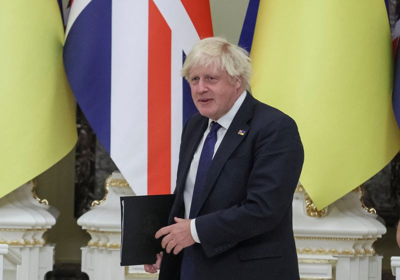 &copy; Reuters. Boris Johnson durante entrevista coletiva em Kiev
24/08/2022 REUTERS/Gleb Garanich