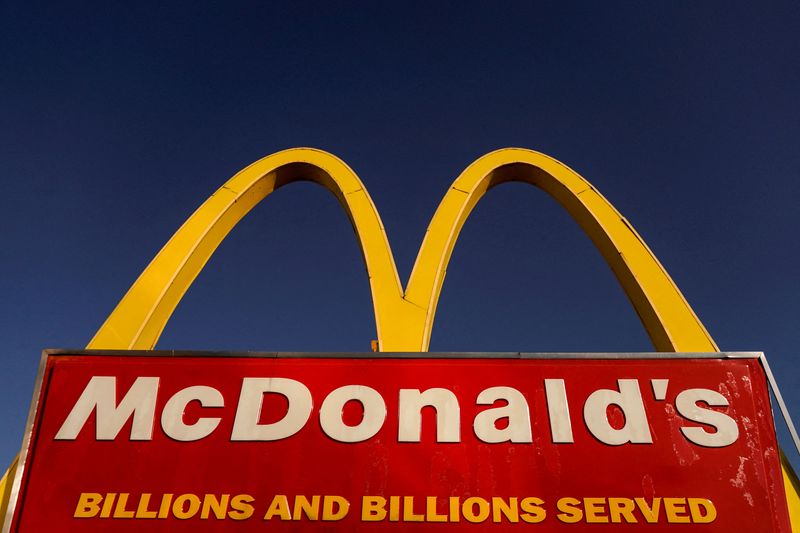 © Reuters. FILE PHOTO: The logo for McDonald's restaurant is seen as McDonald's Corp. reports fourth quarter earnings, in Arlington, Virginia, U.S., January 27, 2022.    REUTERS/Joshua Roberts/File Photo/File Photo/File Photo