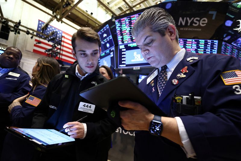 &copy; Reuters. FILE PHOTO: Traders work on the trading floor at the New York Stock Exchange (NYSE) in New York City, U.S., January 27, 2023. REUTERS/Andrew Kelly