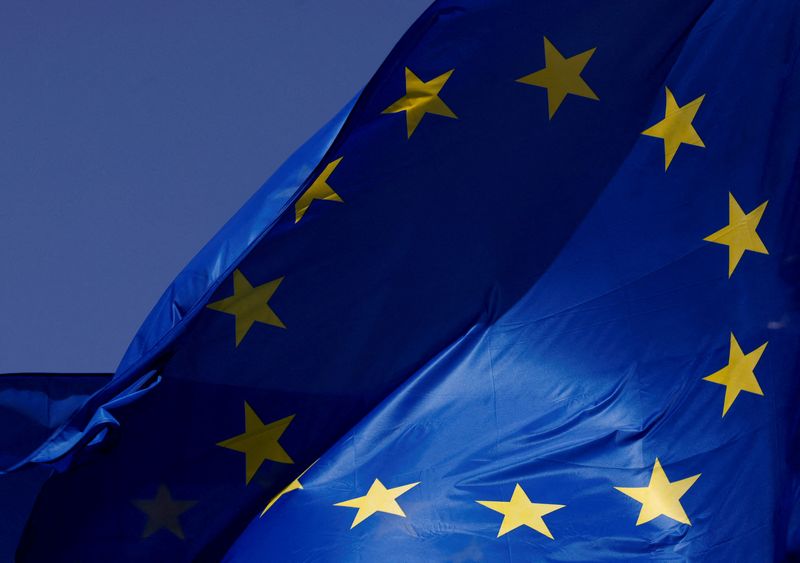 &copy; Reuters. Una bandiera dell'Unione europea a Bruxelles. REUTERS/Yves Herman/ 