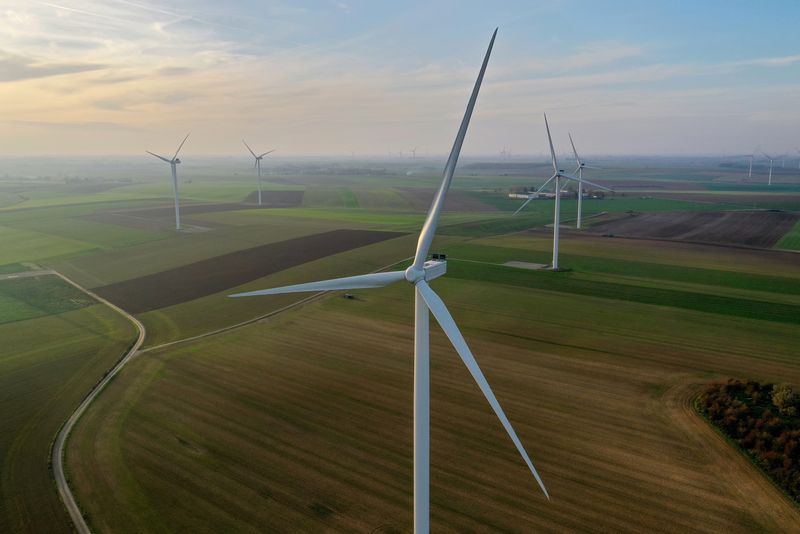 &copy; Reuters. FILE PHOTO: An aerial view shows a wind farm in Graincourt-les-Havrincourt, France, November 7, 2020. Picture taken, November 7, 2020 with a drone.  REUTERS/Pascal Rossignol/File Photo