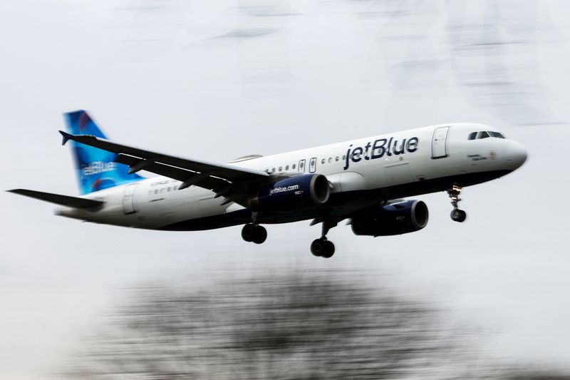 &copy; Reuters. FILE PHOTO: A JetBlue Airways jet comes in for a landing at Laguardia Airport in New York City, New York, U.S., January 11, 2023. REUTERS/Mike Segar