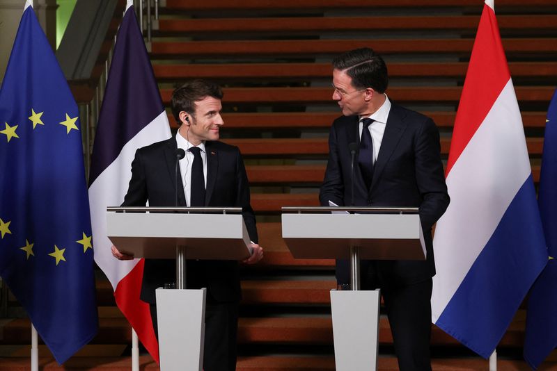 &copy; Reuters. French President Emmanuel Macron and Dutch Prime Minister Mark Rutte hold a joint news conference after a meeting, in The Hague, Netherlands January 30, 2023. REUTERS/Yves Herman