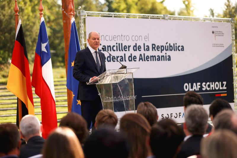 &copy; Reuters. Scholz discursa durante fórum econômico em Santiago, Chile
30/01/2023
REUTERS/Ivan Alvarado