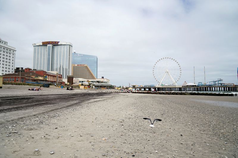 &copy; Reuters. FILE PHOTO: A sparsely populated beach is seen in Atlantic City, New Jersey, U.S. May 25, 2020. REUTERS/Jessica Kourkounis