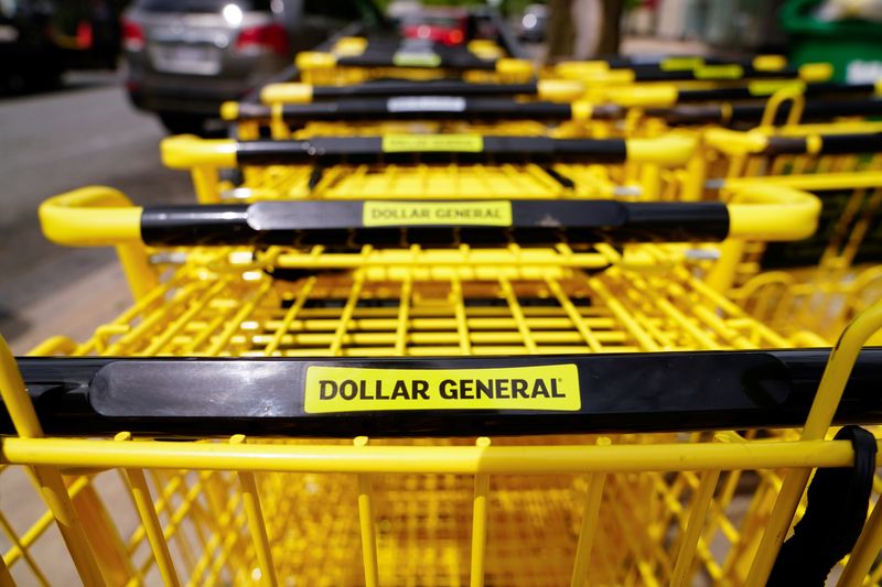 &copy; Reuters. FILE PHOTO: Dollar General shopping carts are seen outside a store in Mount Rainier, Maryland, U.S., June 1, 2021. REUTERS/Erin Scott