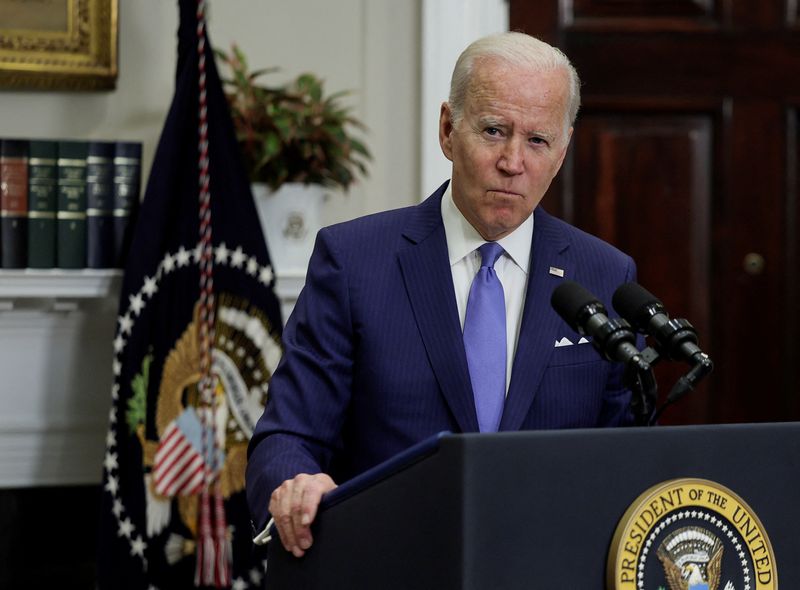 &copy; Reuters. FILE PHOTO: U.S. President Joe Biden announces additional military and humanitarian aid for Ukraine as well as fresh sanctions against Russia, in the Roosevelt Room at the White House in Washington, U.S., April 28, 2022. REUTERS/Evelyn Hockstein