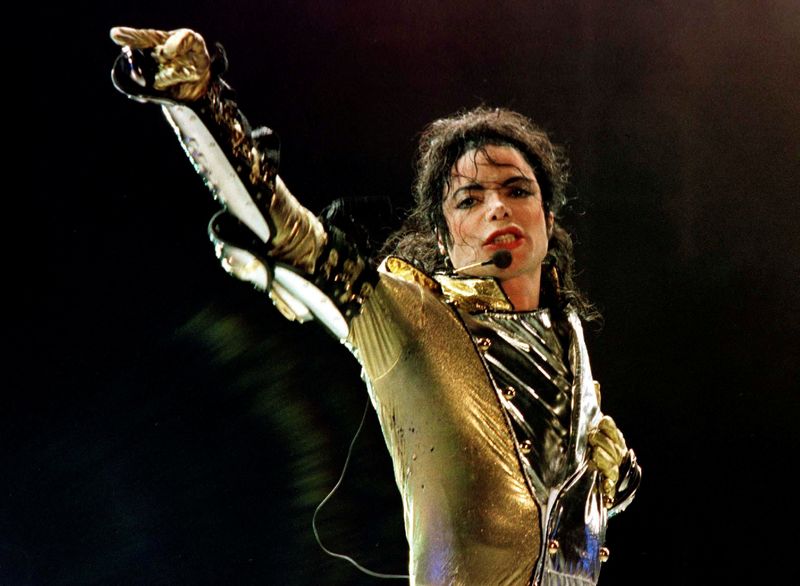 &copy; Reuters. Michael Jackson durante show em Viena
02/07/1997
REUTERS/Leonhard Foeger