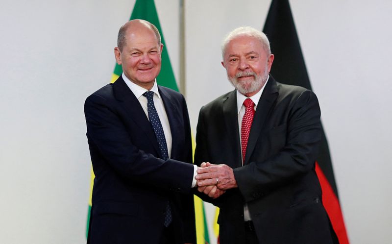 © Reuters. Brazil's President Luiz Inacio Lula da Silva meets German Chancellor Olaf Scholz at the Planalto Palace, in Brasilia, Brazil January 30, 2023. REUTERS/Ueslei Marcelino