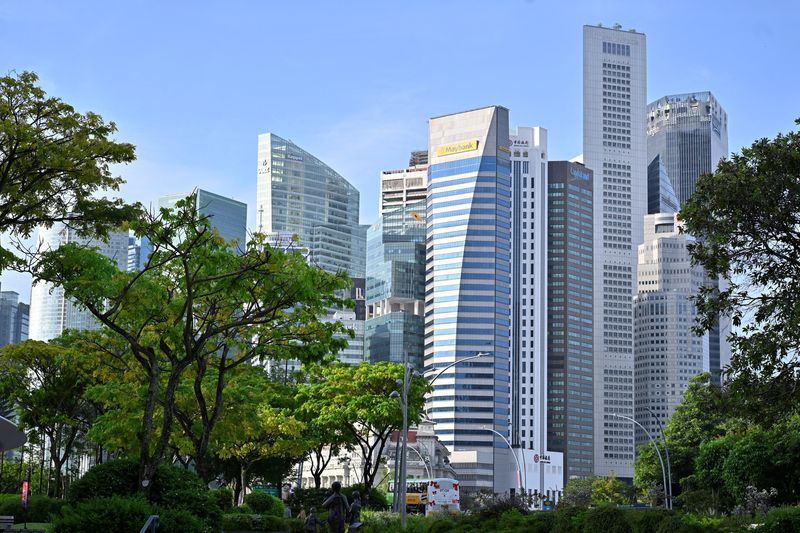 &copy; Reuters. 　１月３１日、国際通貨基金（ＩＭＦ）は、東南アジア諸国の２０２３年成長率予測を下方修正した。写真はシンガポールのビジネス地区で２７日撮影（２０２３年　ロイター／Caroline Chia
