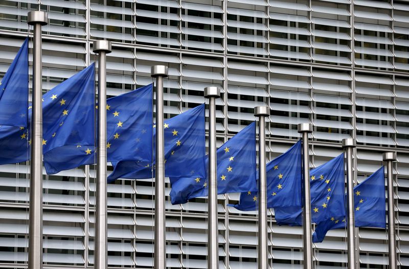 © Reuters. FILE PHOTO: European Union flags flutter outside the EU Commission headquarters in Brussels, Belgium, in this file picture taken October 28, 2015. REUTERS/Francois Lenoir/File Photo
