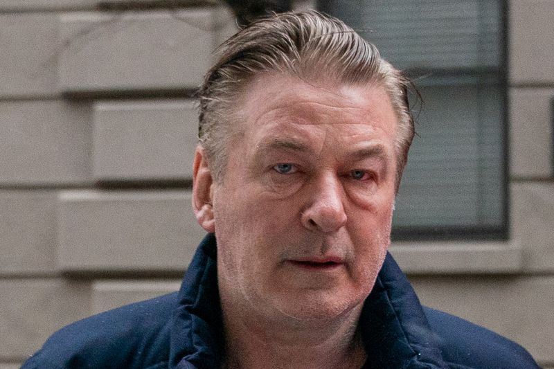 © Reuters. Actor Alec Baldwin departs his home, as he will be charged with involuntary manslaughter for the fatal shooting of cinematographer Halyna Hutchins on the set of the movie 