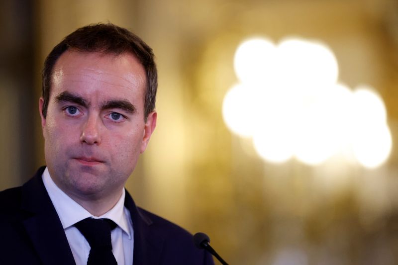 &copy; Reuters. Il ministro della Difesa francese Sebastien Lecornu durante una conferenza stampa congiunta al Quai d'Orsay a Parigi, Francia, 30 gennaio 2023. REUTERS/Sarah Meyssonnier