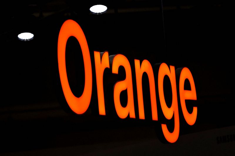 &copy; Reuters. FILE PHOTO: Logo of French telecom operator Orange is seen during GSMA's 2022 Mobile World Congress (MWC) in Barcelona, Spain February 28, 2022. REUTERS/Nacho Doce/File Photo