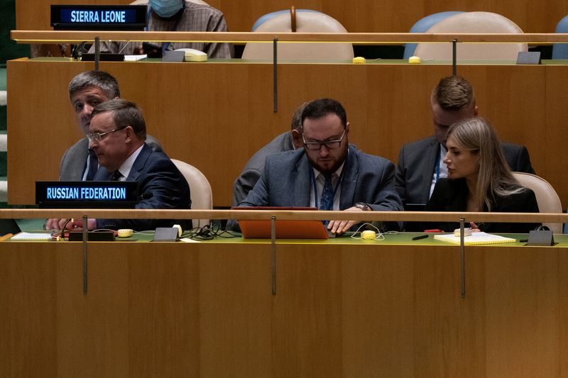 © Reuters. FILE PHOTO: Delegates from Russia attend the Nuclear Non-Proliferation Treaty review conference in New York City, New York, U.S., August 1, 2022.  REUTERS/David 'Dee' Delgado/File Photo