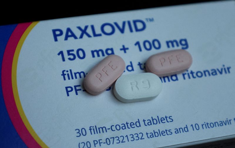 &copy; Reuters. FILE PHOTO: Paxlovid, Pfizer's anti-viral medication to treat the coronavirus disease (COVID-19), is displayed in this picture illustration taken October 7, 2022.  REUTERS/Wolfgang Rattay/Illustration