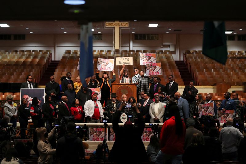 © Reuters. Rev. Al Sharpton speaks during a news conference held by family members of Tyre Nichols, the Black man who was beaten by Memphis police officers during a traffic stop and died three days later, at Mason Temple: Church of God in Christ World Headquarters, in Memphis, Tennessee, U.S., January 31, 2023. REUTERS/Alyssa Pointer