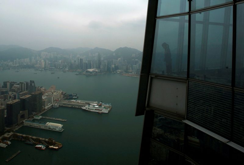 © Reuters. FILE PHOTO: A worker at 