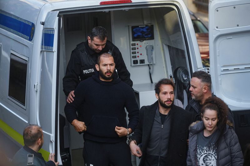 &copy; Reuters. Andrew Tate and Tristan Tate are escorted by police officers outside the headquarters of the Bucharest Court of Appeal, in Bucharest, Romania, February 1, 2023. Inquam Photos/Eduard Vinatoru via REUTERS 