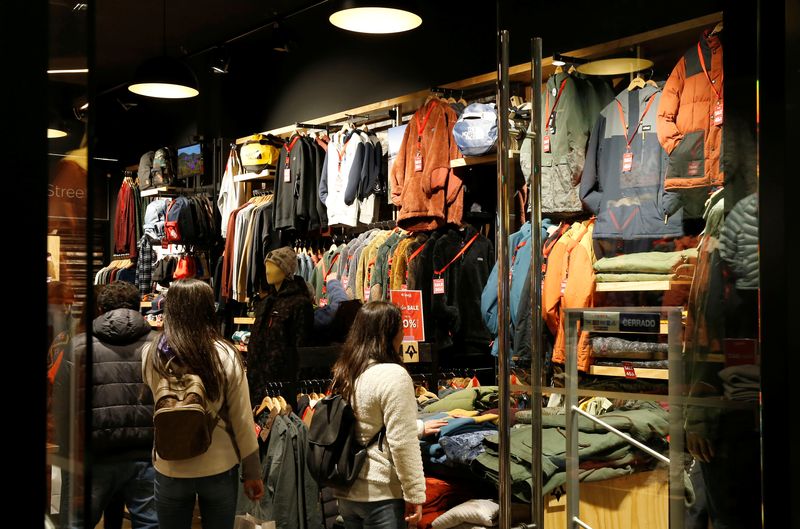 &copy; Reuters. FILE PHOTO: People shop in a store inside of a mall at Vina del Mar, Chile  July 14, 2019. REUTERS/Rodrigo Garrido