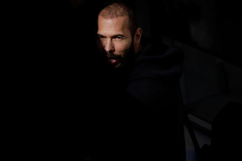 © Reuters. Andrew Tate talks to media representatives while being loaded inside a van outside the headquarters of the Bucharest Court of Appel, in Bucharest, Romania, February 1, 2023. Inquam Photos/Octav Ganea via REUTERS