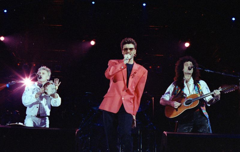 &copy; Reuters. George Michael se apresenta com a banda Queen em tributo a Freddie Mercury em Londres, Reino Unido
20/04/1992
REUTERS/Dylan Martinez/Arquivo