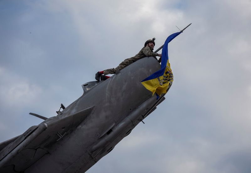 Ukraine: Envoyer des avions, pas la bonne approche pour l'heure, dit Londres